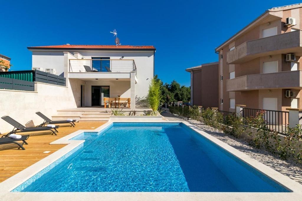 Villa Munat Liznjan Exterior photo