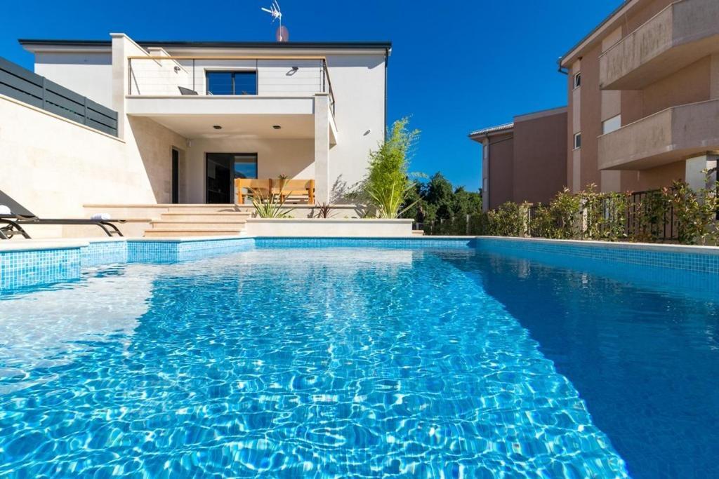 Villa Munat Liznjan Exterior photo